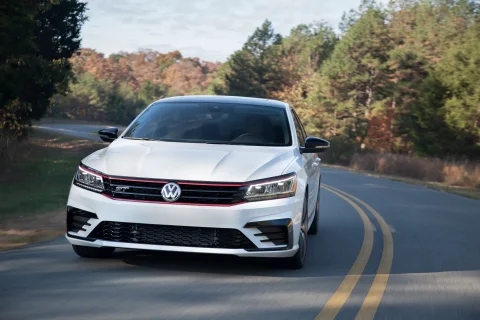 Volkswagen Passat Yol Tutuşu Nasıl?