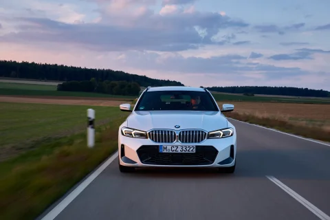 BMW G20 LCI Nasıl?